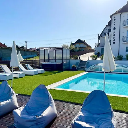 Aparthotel And Dream Elmenyvilla
