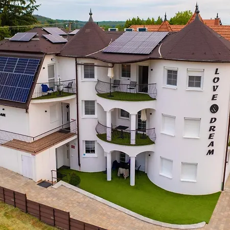 מלון דירות And Dream Elmenyvilla