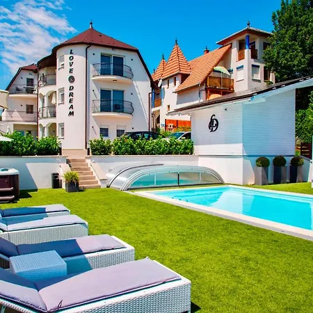 And Dream Elmenyvilla